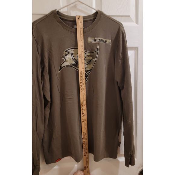 Tampa Bay Buccaneers Shirt Mens M Army Green Salute To Service NFL Football - Picture 8 of 11